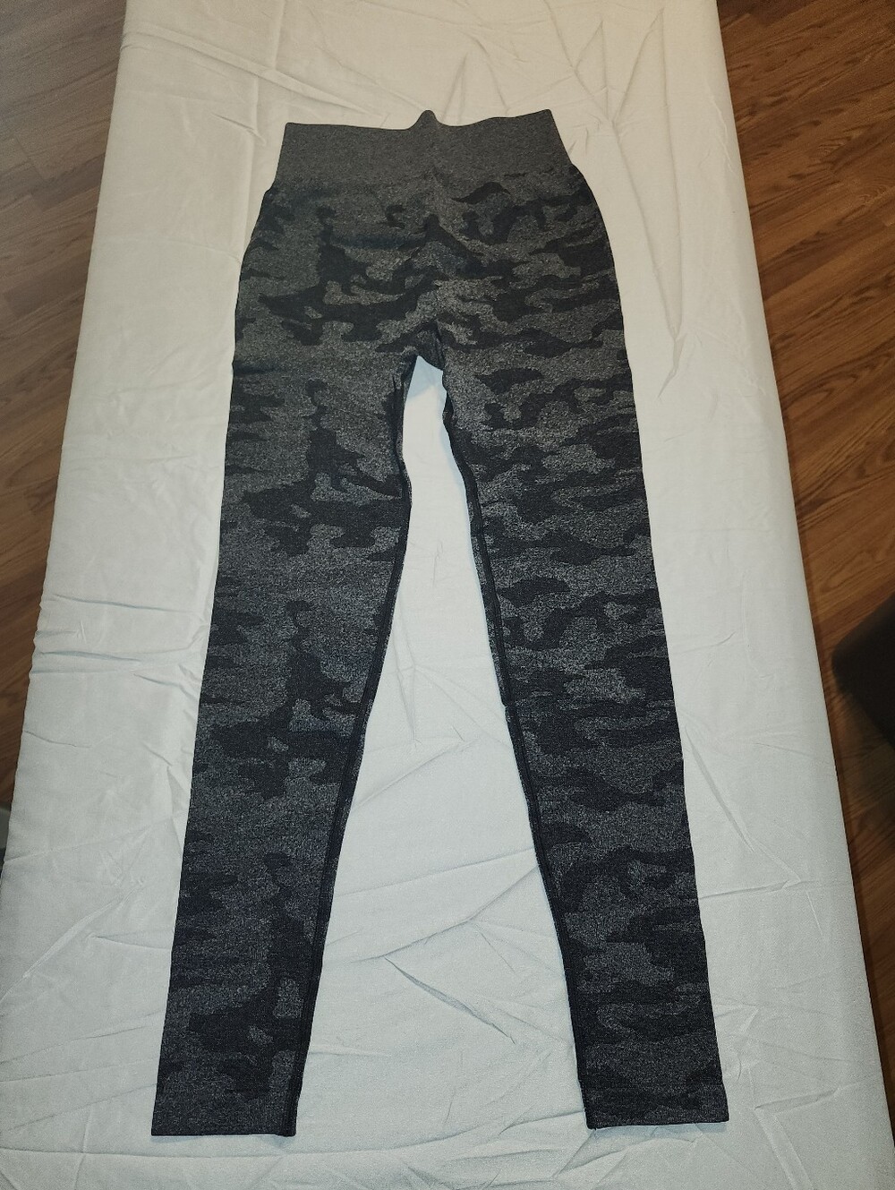 New Rawgear Women's Seamless Black Camo Scrunch Leggings